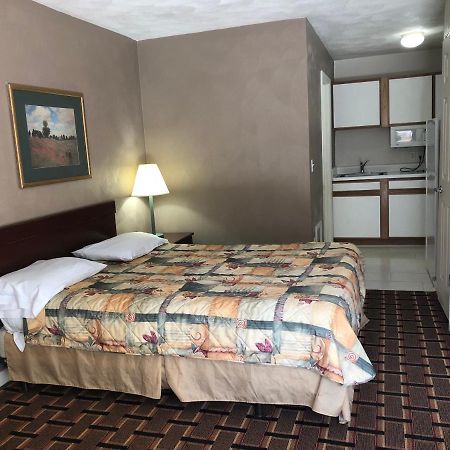 Affordable Suites Burlington Bagian luar foto