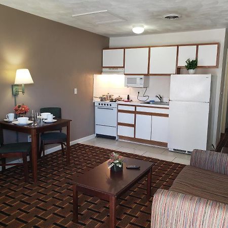 Affordable Suites Burlington Bagian luar foto