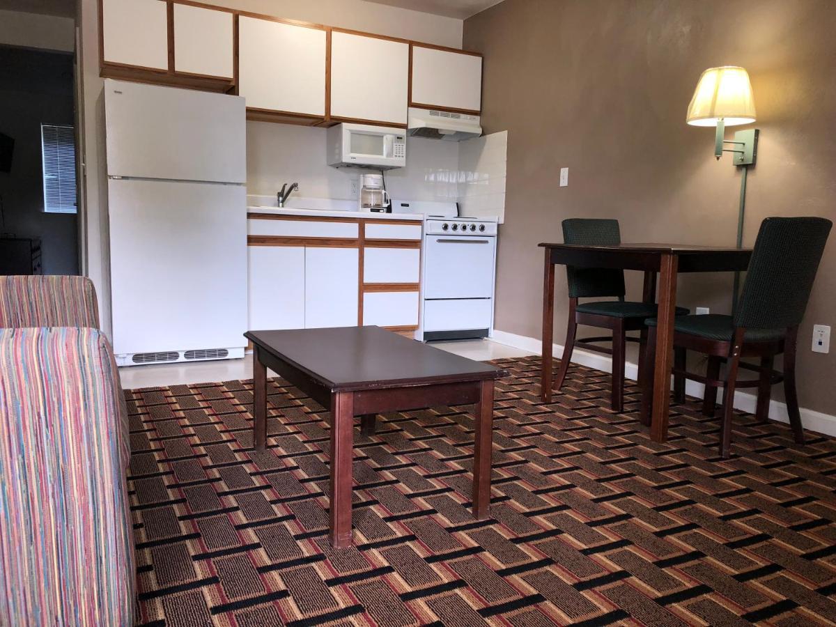 Affordable Suites Burlington Bagian luar foto