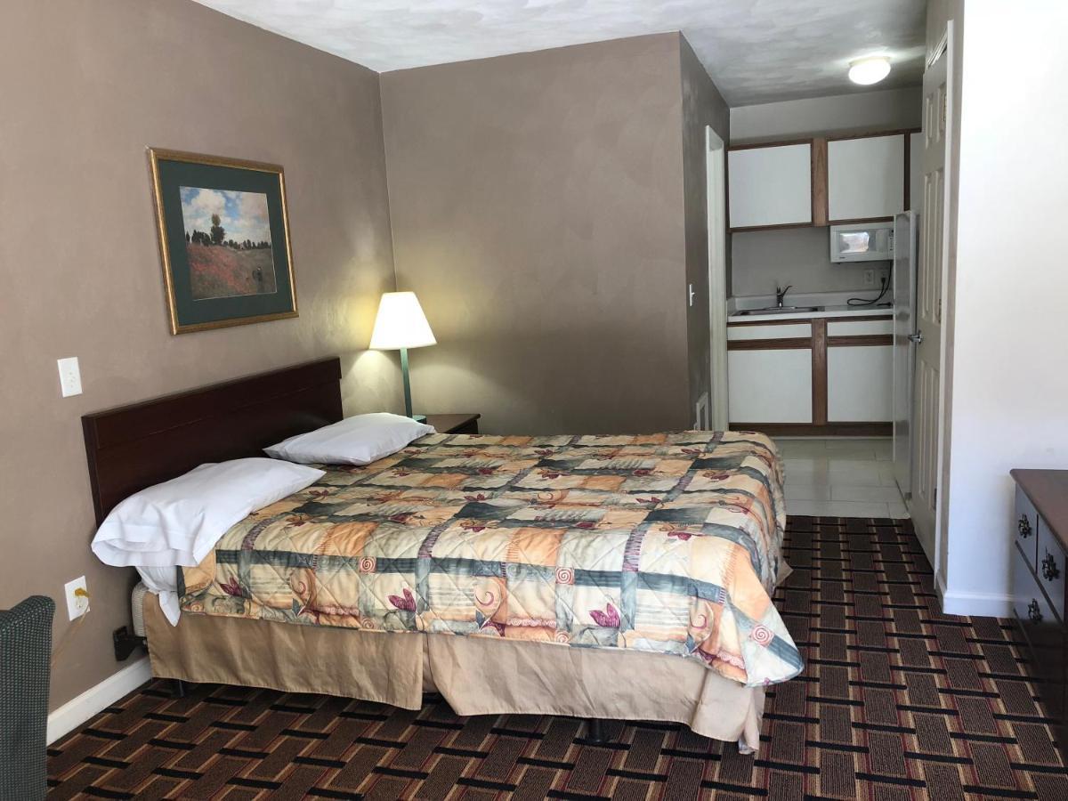 Affordable Suites Burlington Bagian luar foto