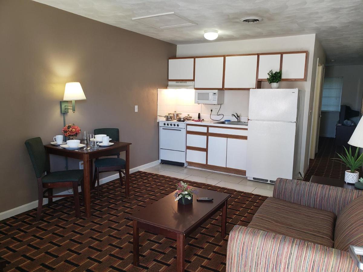 Affordable Suites Burlington Bagian luar foto